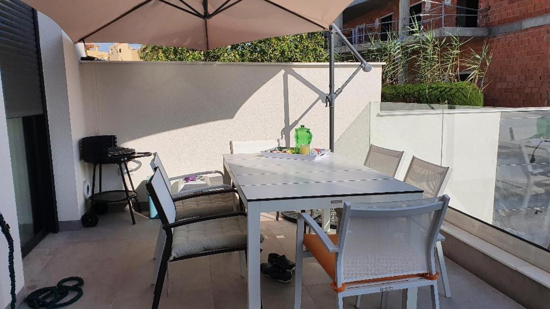 Chalet Con Piscina Privada En La Urb. De Puerto Rey Los Amarguillos Buitenkant foto